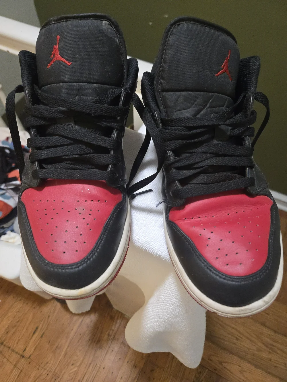 Mens Black and Red Basketball Sneakers - Jordan Style